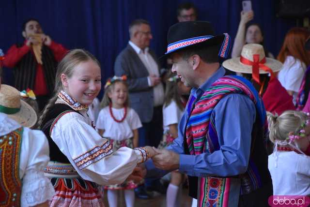 [DUŻO ZDJĘĆ] Poranne występy w Strzegomiu. Ruszyła 31. edycja Międzynarodowego Festiwalu Folkloru 