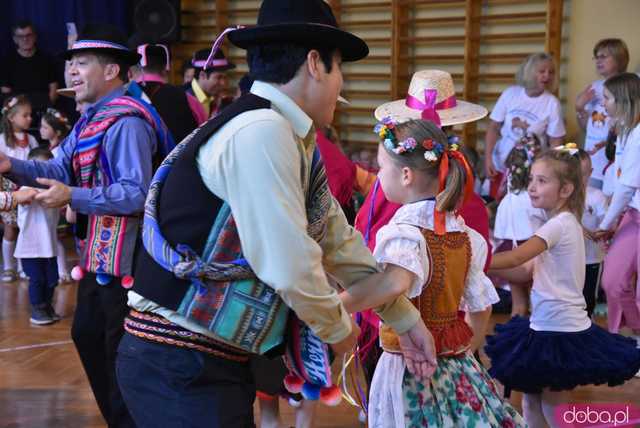 [DUŻO ZDJĘĆ] Poranne występy w Strzegomiu. Ruszyła 31. edycja Międzynarodowego Festiwalu Folkloru 