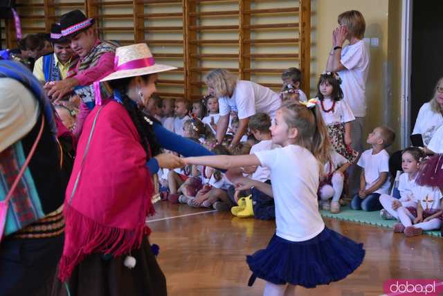 [DUŻO ZDJĘĆ] Poranne występy w Strzegomiu. Ruszyła 31. edycja Międzynarodowego Festiwalu Folkloru 