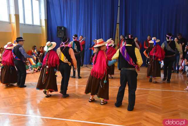 [DUŻO ZDJĘĆ] Poranne występy w Strzegomiu. Ruszyła 31. edycja Międzynarodowego Festiwalu Folkloru 