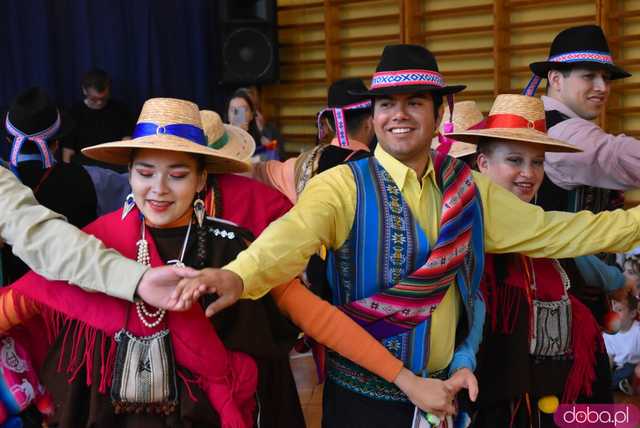 [DUŻO ZDJĘĆ] Poranne występy w Strzegomiu. Ruszyła 31. edycja Międzynarodowego Festiwalu Folkloru 