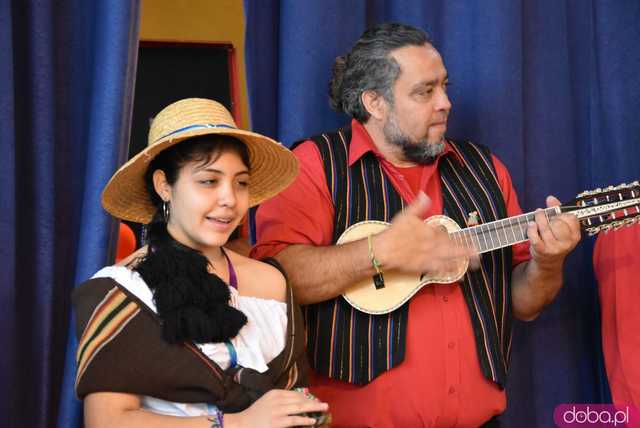 [DUŻO ZDJĘĆ] Poranne występy w Strzegomiu. Ruszyła 31. edycja Międzynarodowego Festiwalu Folkloru 