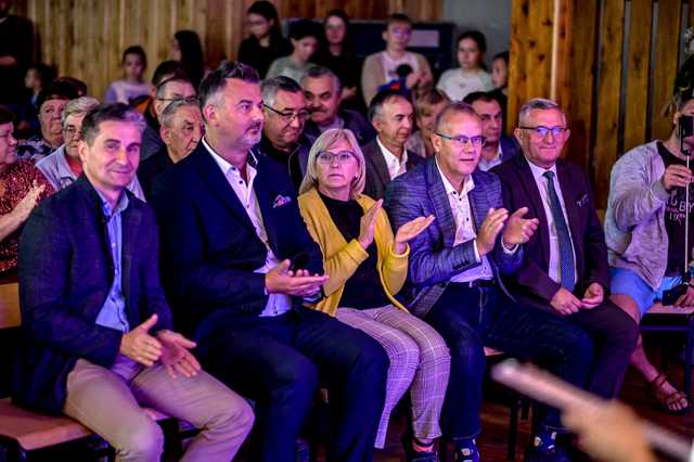 [WIDEO, FOTO] Zespoły zaprezentowały swoje umiejętności taneczno-wokalne podczas Wieczoru Narodowego w Kostrzy