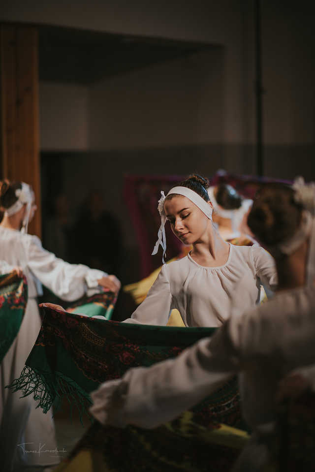 [WIDEO, FOTO] Zespoły zaprezentowały swoje umiejętności taneczno-wokalne podczas Wieczoru Narodowego w Kostrzy