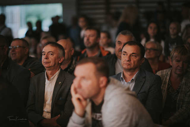 [WIDEO, FOTO] Zespoły zaprezentowały swoje umiejętności taneczno-wokalne podczas Wieczoru Narodowego w Kostrzy