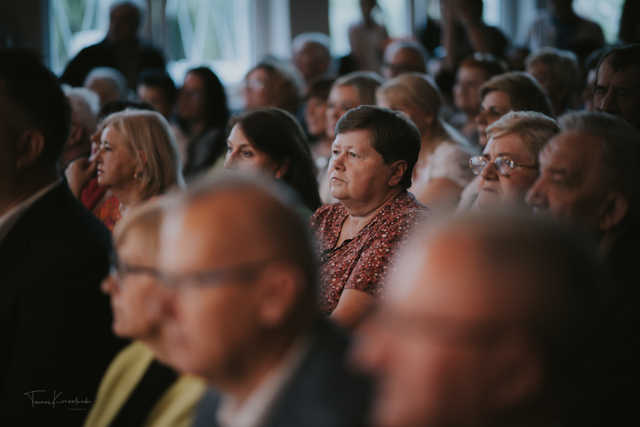 [WIDEO, FOTO] Zespoły zaprezentowały swoje umiejętności taneczno-wokalne podczas Wieczoru Narodowego w Kostrzy