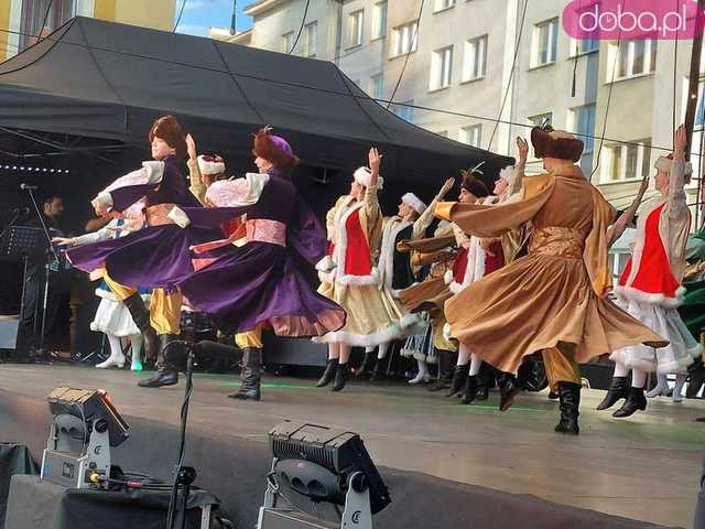 [FOTO] Zespoły folklorystyczne z całego świata zaprezentowały się w Strzegomiu 