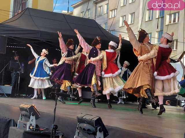 [FOTO] Zespoły folklorystyczne z całego świata zaprezentowały się w Strzegomiu 