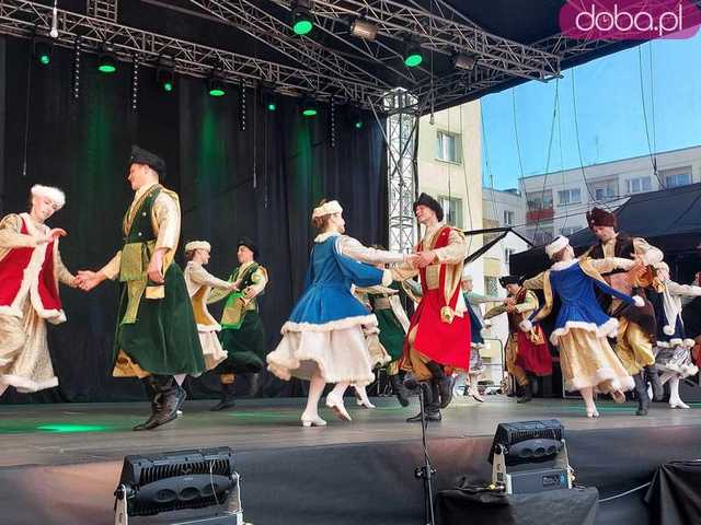 [FOTO] Zespoły folklorystyczne z całego świata zaprezentowały się w Strzegomiu 