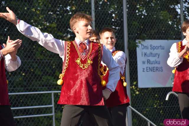 [DUŻO ZDJĘĆ] Dzień Kultury i Sportu w Rusku. Otwarto nowe boisko sportowe, wystąpił zespół z Ukrainy