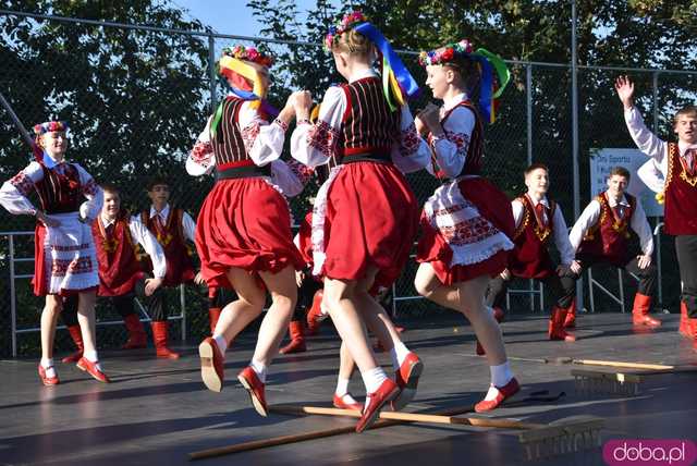 [DUŻO ZDJĘĆ] Dzień Kultury i Sportu w Rusku. Otwarto nowe boisko sportowe, wystąpił zespół z Ukrainy