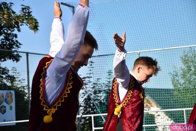 [DUŻO ZDJĘĆ] Dzień Kultury i Sportu w Rusku. Otwarto nowe boisko sportowe, wystąpił zespół z Ukrainy