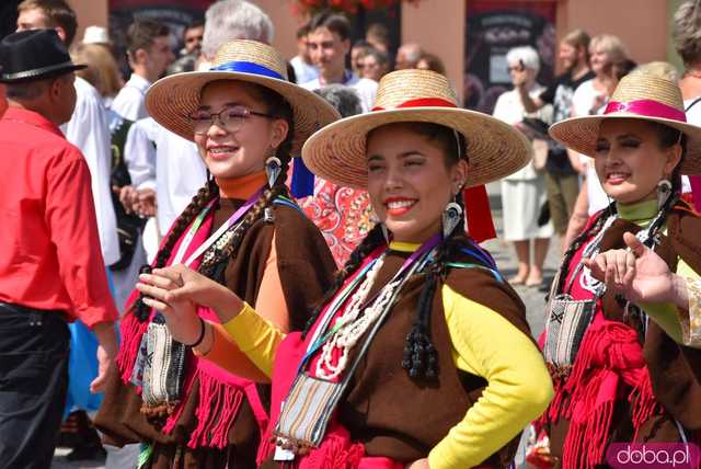 [FOTO] Rynek Świata podczas Festiwalu Folkloru w Strzegomiu
