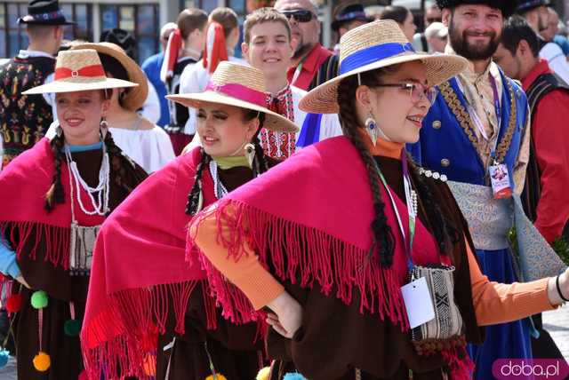 [FOTO] Rynek Świata podczas Festiwalu Folkloru w Strzegomiu