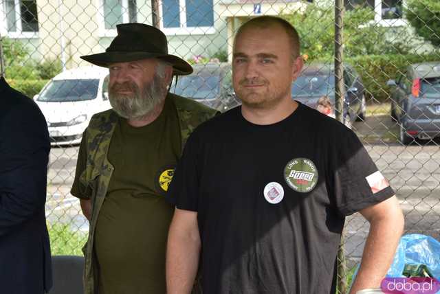 [WIDEO, FOTO] Występy artystyczne, grochówka i stoiska wojskowe. Piknik rodzinny-patriotyczny w Świdnicy