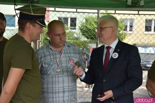 [WIDEO, FOTO] Występy artystyczne, grochówka i stoiska wojskowe. Piknik rodzinny-patriotyczny w Świdnicy