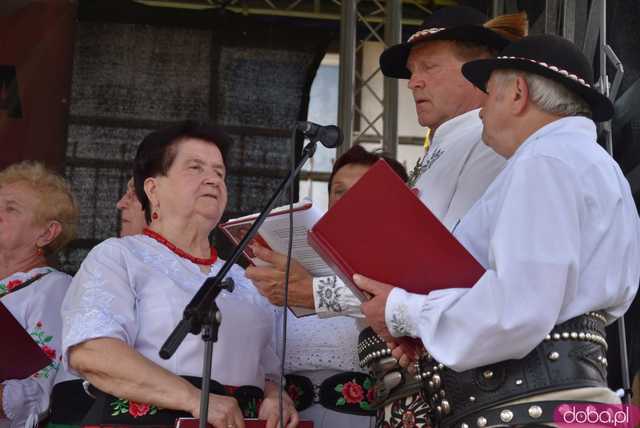 [WIDEO, FOTO] Występy artystyczne, grochówka i stoiska wojskowe. Piknik rodzinny-patriotyczny w Świdnicy