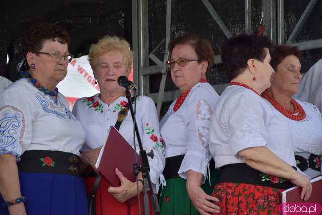 [WIDEO, FOTO] Występy artystyczne, grochówka i stoiska wojskowe. Piknik rodzinny-patriotyczny w Świdnicy