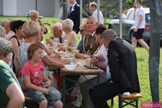 [WIDEO, FOTO] Występy artystyczne, grochówka i stoiska wojskowe. Piknik rodzinny-patriotyczny w Świdnicy