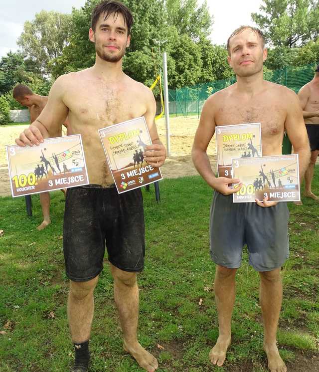 Turniej siatkówki plażowej mężczyzn na zakończenie letniego cyklu rozgrywek na świdnickim OSiRze [FOTO]