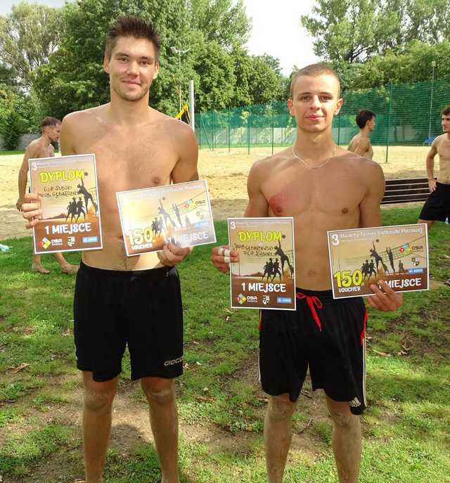 Turniej siatkówki plażowej mężczyzn na zakończenie letniego cyklu rozgrywek na świdnickim OSiRze [FOTO]