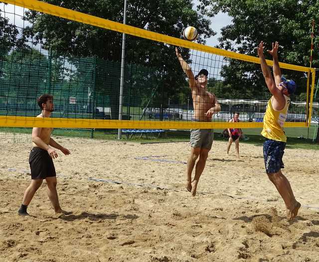 Turniej siatkówki plażowej mężczyzn na zakończenie letniego cyklu rozgrywek na świdnickim OSiRze [FOTO]