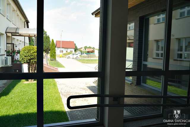 [FOTO] Wizerunki sportowców na ścianie nowej sali gimnastycznej w Grodziszczu. Znamy datę otwarcia!