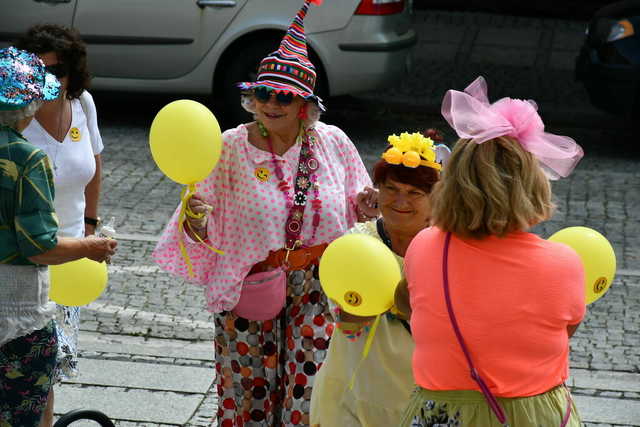 [FOTO] Pozytywnie zakręceni seniorzy opanowali miasto