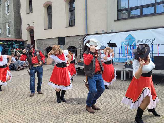 Biesiadowali w stylu country. Tańce, śpiewy i zabawa w Świebodzicach [FOTO]