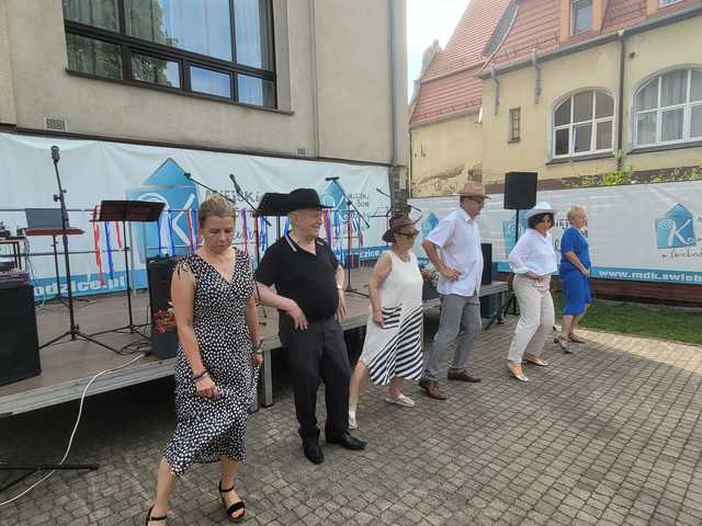 Biesiadowali w stylu country. Tańce, śpiewy i zabawa w Świebodzicach [FOTO]