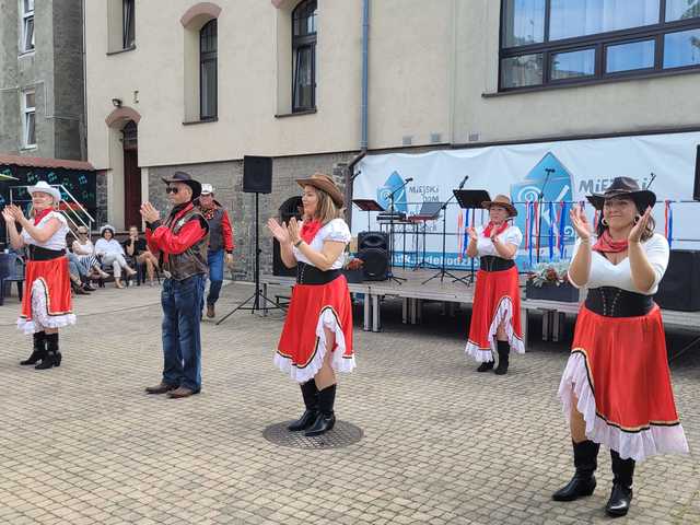 Biesiadowali w stylu country. Tańce, śpiewy i zabawa w Świebodzicach [FOTO]