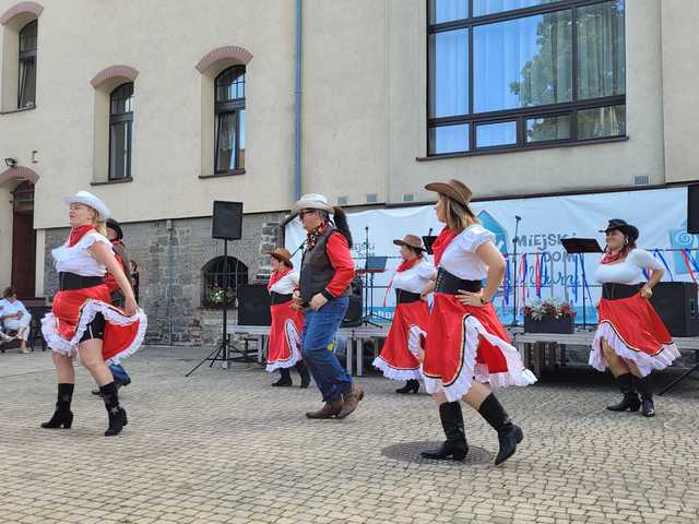 Biesiadowali w stylu country. Tańce, śpiewy i zabawa w Świebodzicach [FOTO]