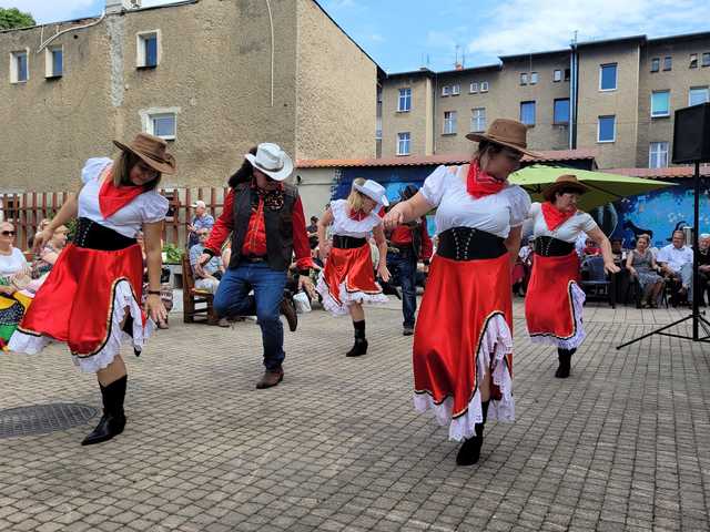 Biesiadowali w stylu country. Tańce, śpiewy i zabawa w Świebodzicach [FOTO]