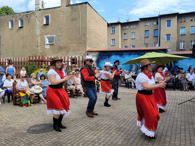 Biesiadowali w stylu country. Tańce, śpiewy i zabawa w Świebodzicach [FOTO]