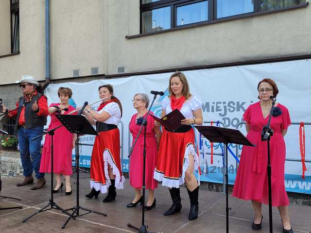 Biesiadowali w stylu country. Tańce, śpiewy i zabawa w Świebodzicach [FOTO]