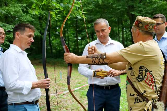 Pasjonaci łucznictwa rywalizowali podczas turnieju w Łażanach i Żarowie [FOTO]