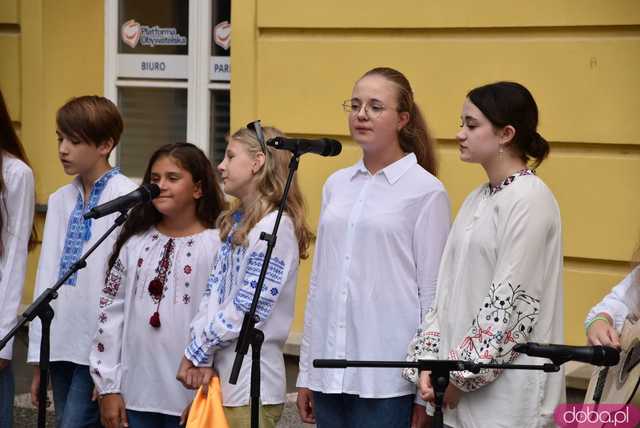 [WIDEO, FOTO] Świętowali Dzień Niepodległości Ukrainy na świdnickim rynku