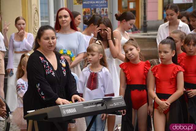 [WIDEO, FOTO] Świętowali Dzień Niepodległości Ukrainy na świdnickim rynku