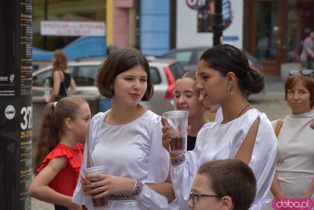 [WIDEO, FOTO] Świętowali Dzień Niepodległości Ukrainy na świdnickim rynku