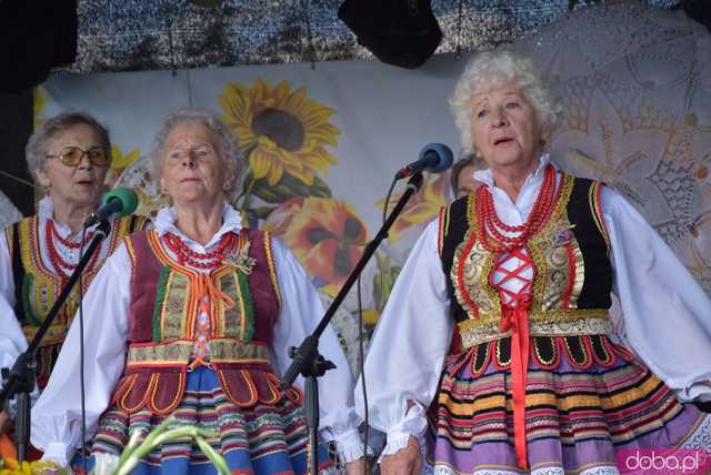 [FOTO] Mieszkańcy gminy Dobromierz podziękowali za plony. Trwają dożynki gminne w Borowie