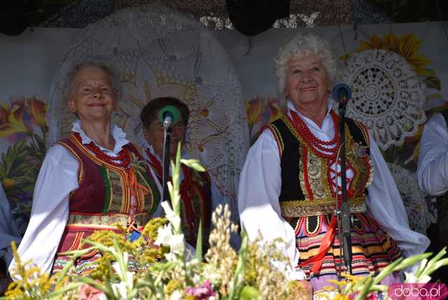 [FOTO] Mieszkańcy gminy Dobromierz podziękowali za plony. Trwają dożynki gminne w Borowie