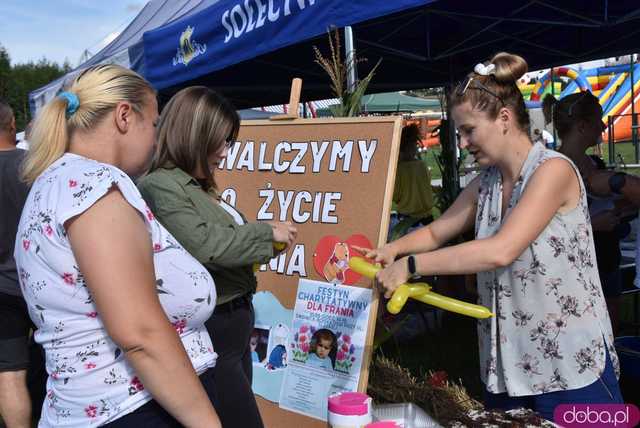 [FOTO] Mieszkańcy gminy Dobromierz podziękowali za plony. Trwają dożynki gminne w Borowie