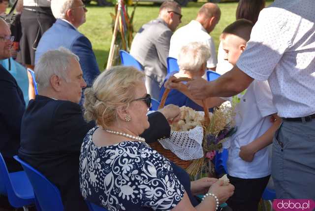 [FOTO] Mieszkańcy gminy Dobromierz podziękowali za plony. Trwają dożynki gminne w Borowie