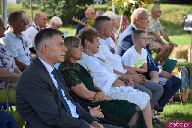 [FOTO] Mieszkańcy gminy Dobromierz podziękowali za plony. Trwają dożynki gminne w Borowie