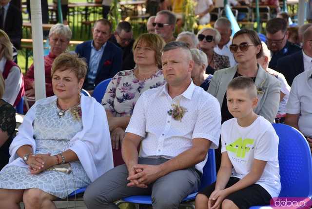 [FOTO] Mieszkańcy gminy Dobromierz podziękowali za plony. Trwają dożynki gminne w Borowie