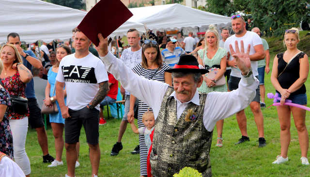 [FOTO] Mieszkańcy gminy Dobromierz podziękowali za plony. Trwają dożynki gminne w Borowie