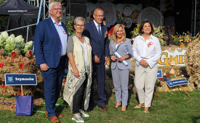 [FOTO] Mieszkańcy gminy Dobromierz podziękowali za plony. Trwają dożynki gminne w Borowie