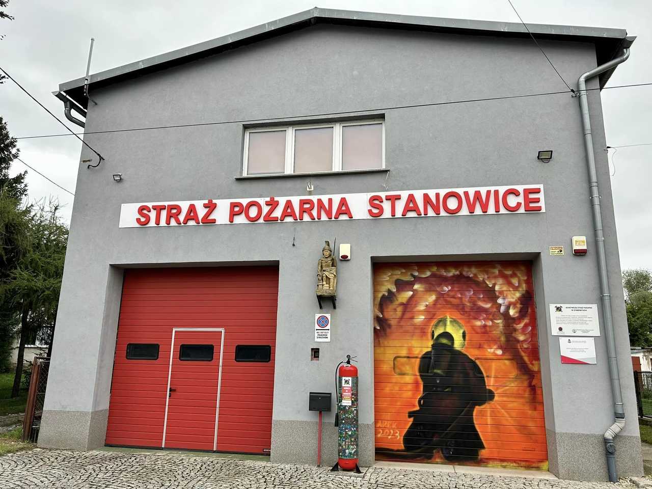 Modyfikacja wyglądu remizy strażackiej w Stanowicach [FOTO]