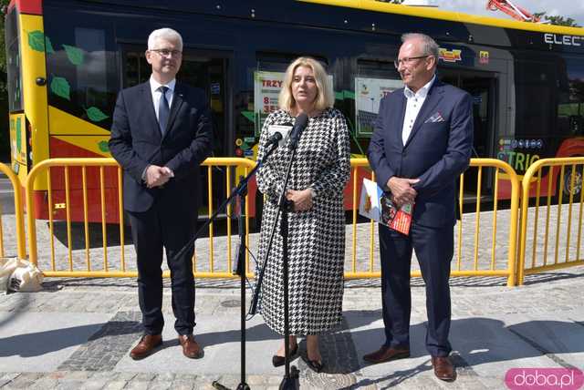 [FOTO] Otwarto stację ładowania autobusów elektrycznych w Świdnicy