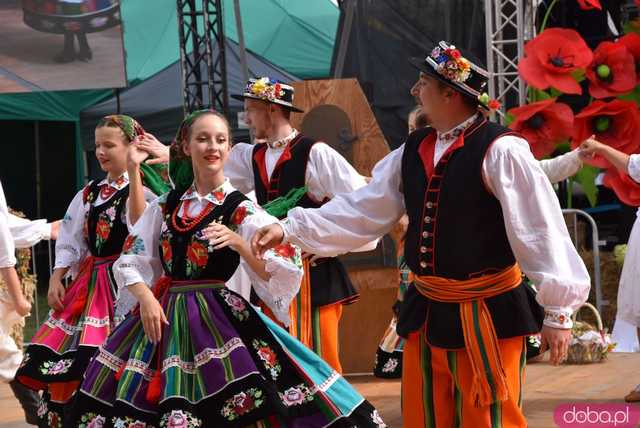 [WIDEO, FOTO] Uroczysty korowód i tradycyjne obrzędy rozpoczęły Dożynki Wojewódzkie w Szczepanowie